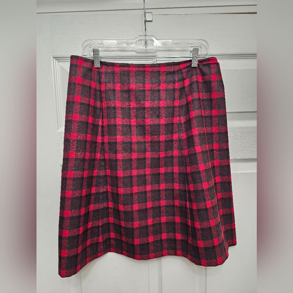 Pendleton red & black plaid skirt. Size fitted 12.